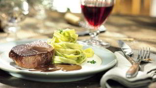 Рецепт Медальонов из оленины в кофейном соусе