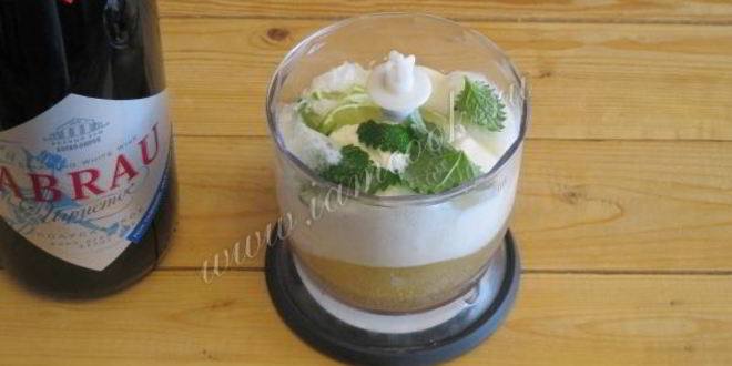 Рецепт коктейля из шампанского с клубникой