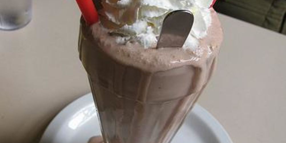 Как приготовить коктейль с арахисовым маслом, шоколадом и бананом