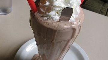 Рецепт Коктейля с арахисовым маслом, шоколадом и бананом