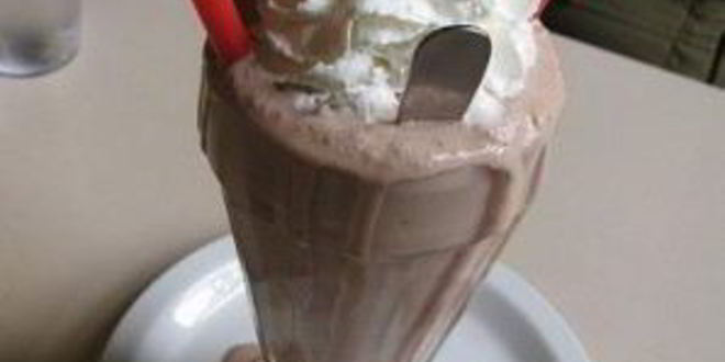 Рецепт коктейля с арахисовым маслом, шоколадом и бананом