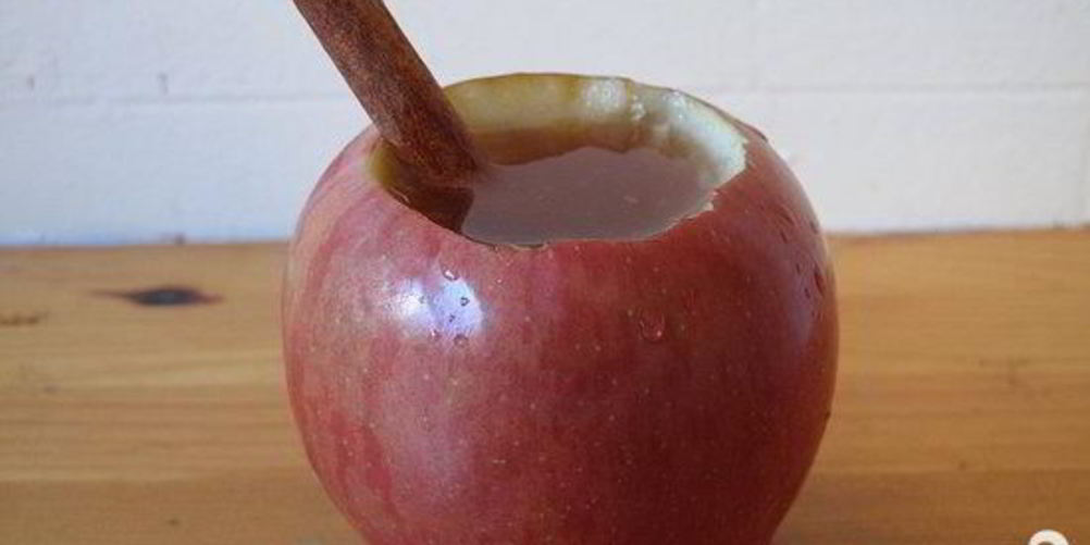 Как приготовить яблочный коктейль с лимончелло и клюквой