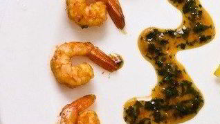 Рецепт Креветочного коктейля с соусом из манго и базилика