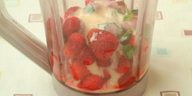 Рецепт клубничного ликера со сгущенкой