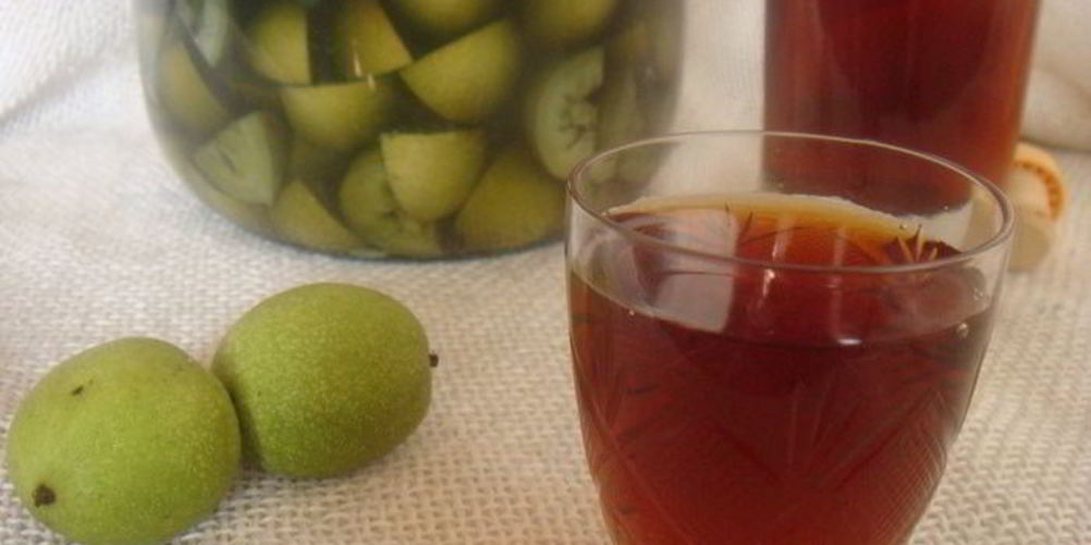 Как приготовить ликер из зеленых грецких орехов ночино