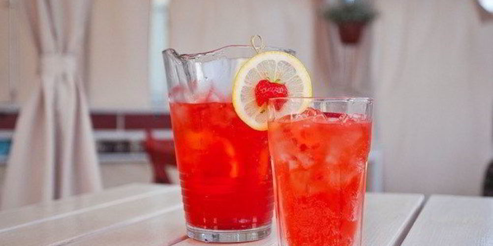 Как приготовить клубничный газированный лимонад шик