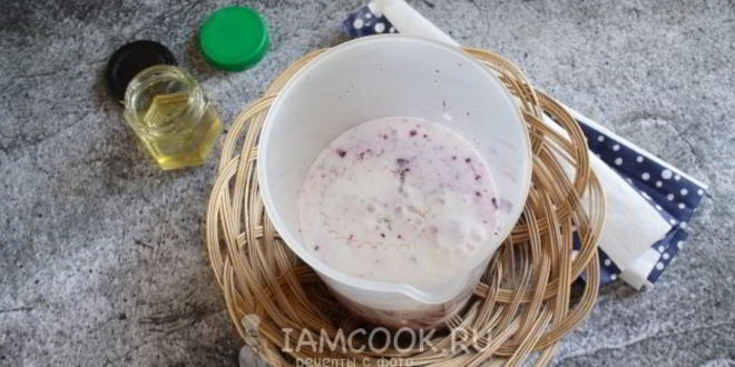 Рецепт кисломолочного коктейля с черникой и овсяными хлопьями