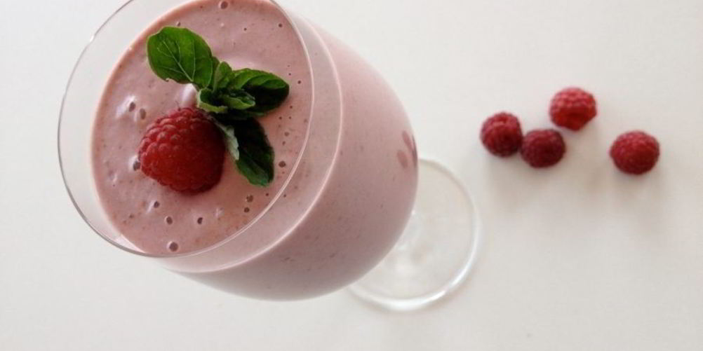 Как приготовить молочный коктейль с малиной