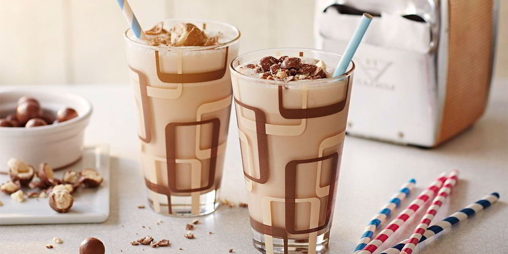 Как приготовить молочный коктейль с мороженым в блендере