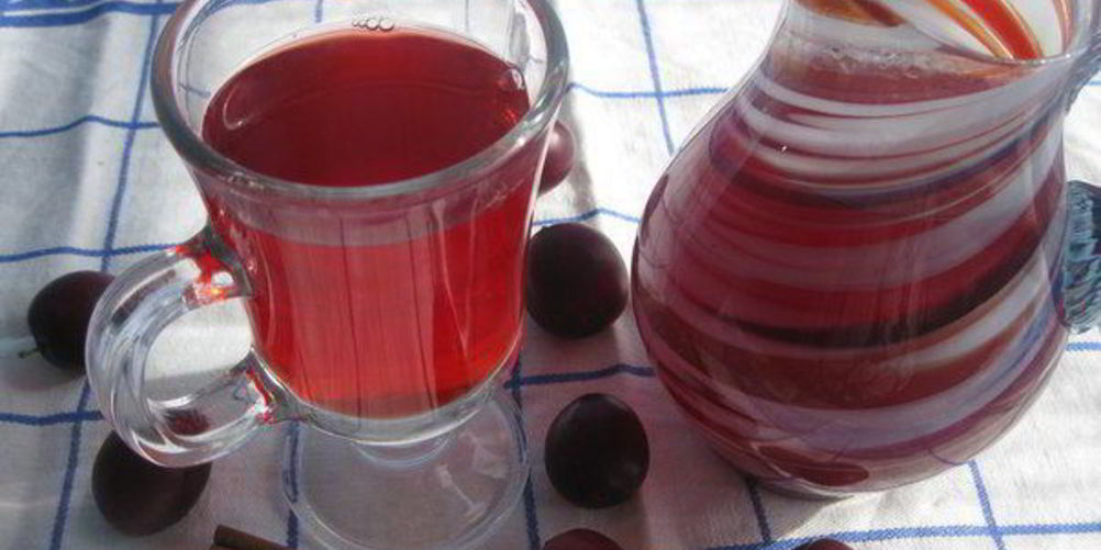 Как приготовить напиток сливовый с корицей