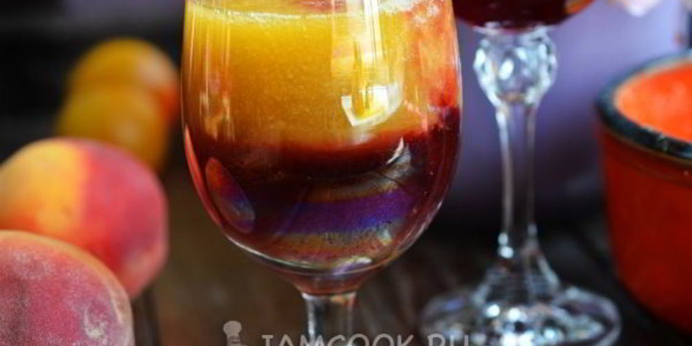 Как приготовить персиковый коктейль с красным вином