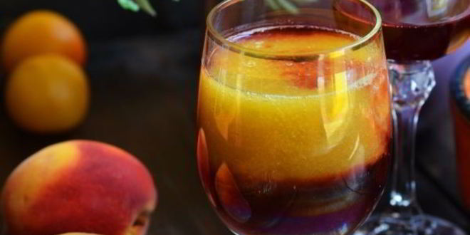 Рецепт персикового коктейля с красным вином