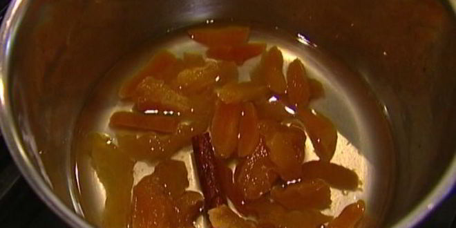 Рецепт рисовых хлопьев с персиками, сухофруктами и кленовым сиропом