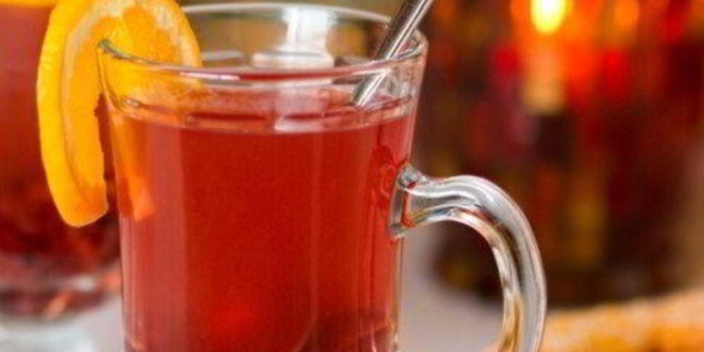Как приготовить рождественский пунш с сидром, ромом и клюквой