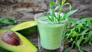 Рецепт Авокадо-смузей с тархуном и йогуртом