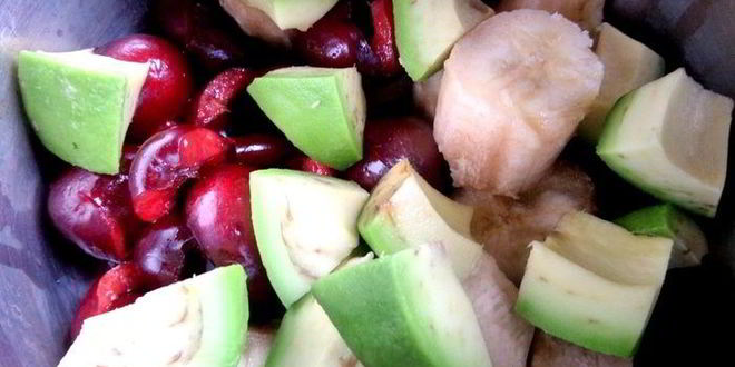 Рецепт черешневого смузи с авокадо