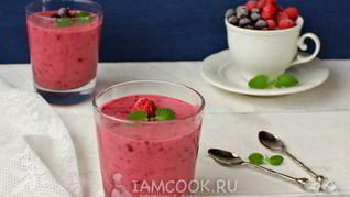 Рецепт Малинового смузи с бананом и черной смородиной