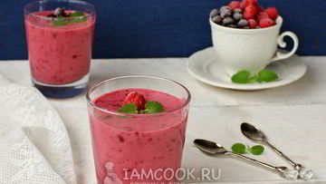 Рецепт Малинового смузи с бананом и черной смородиной