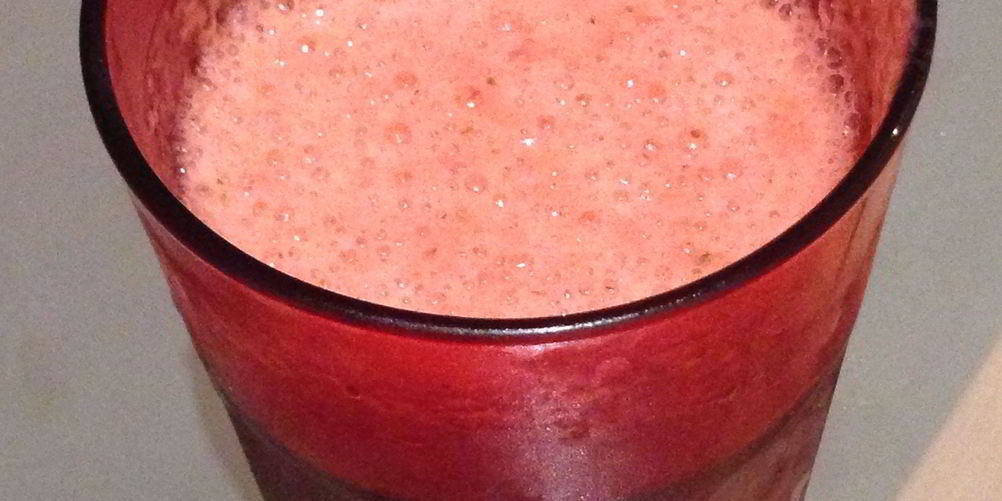 Как приготовить освежающий клубничный смузи