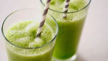 Рецепт Полезного смузи с фруктами и шпинатом