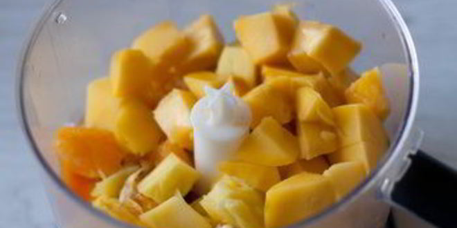 Рецепт смузей из клубники, манго и апельсина