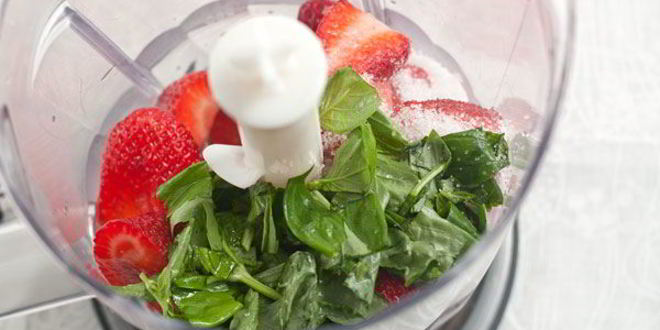 Рецепт смузей из клубники с базиликом