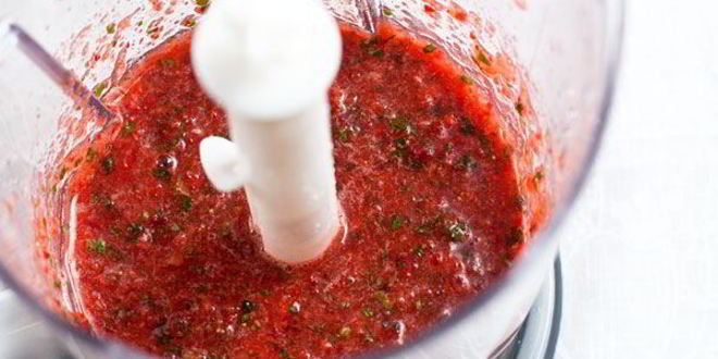 Рецепт смузей из клубники с базиликом