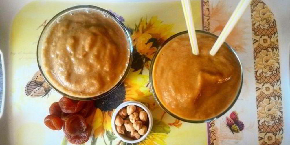 Как приготовить смузи с бананами и курагой