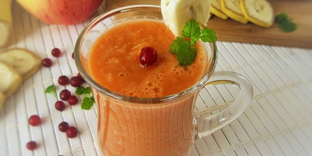 Как приготовить смузи с бананом и морковным соком