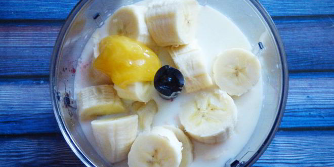 Рецепт смузей с овсянкой, бананом и клубникой