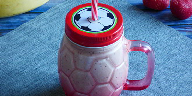 Рецепт смузей с овсянкой, бананом и клубникой