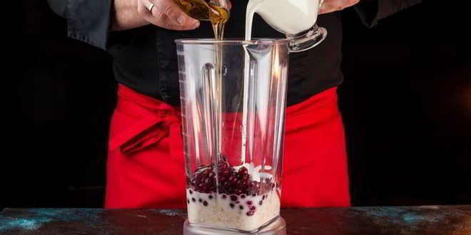 Рецепт смузей с овсянкой, клюквой и клубникой