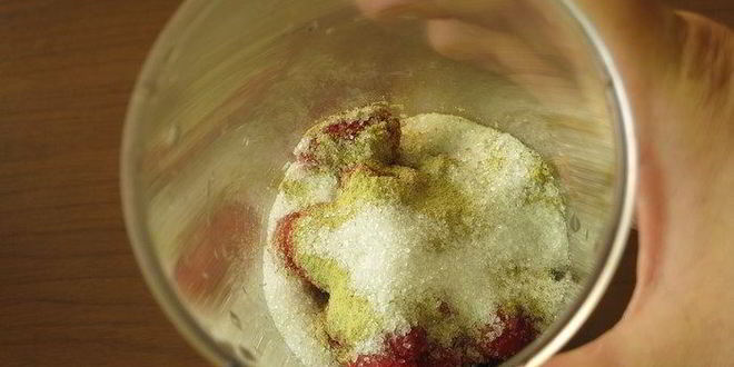 Рецепт смузей с ягодами и кислым молоком