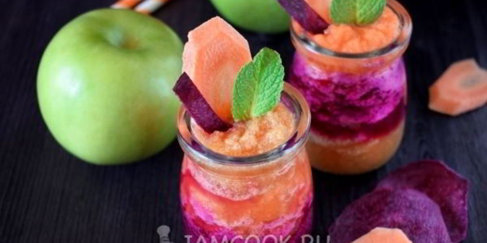 Как приготовить смузи со свеклой, морковью и яблоком