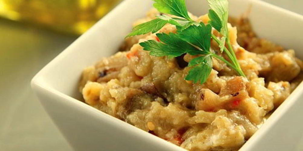 Как приготовить греческий салат из баклажанов