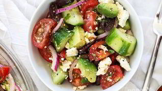 Рецепт Греческого салата с авокадо