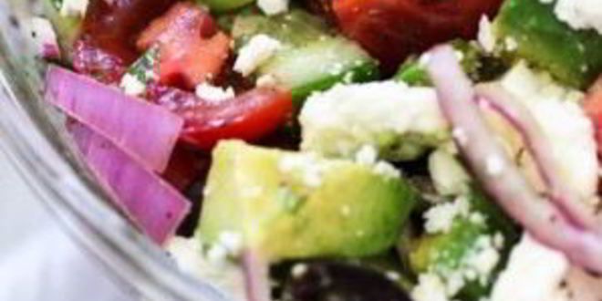 Рецепт греческого салата с авокадо