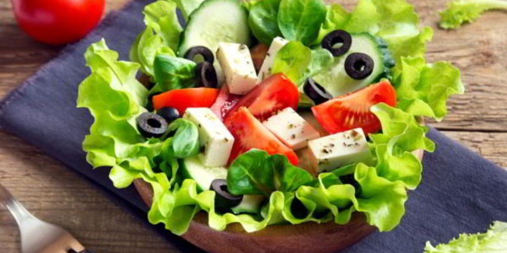 Как приготовить греческий салат с брынзой по-домашнему