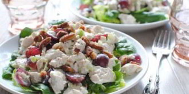 Рецепт греческого салата с курицей и йогуртом