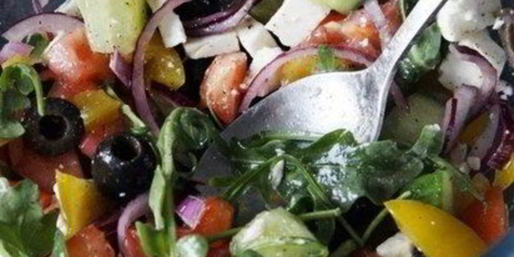 Как приготовить греческий салат с рукколой