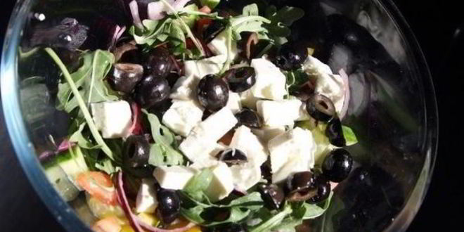Рецепт греческого салата с рукколой