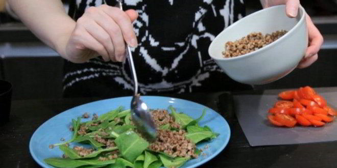 Рецепт салата из гречки с баклажаном