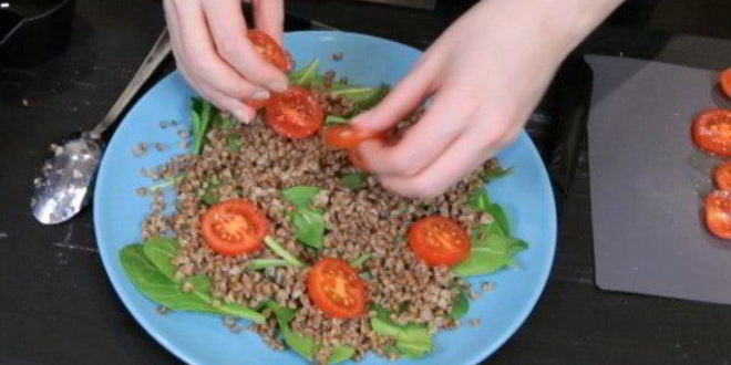 Рецепт салата из гречки с баклажаном