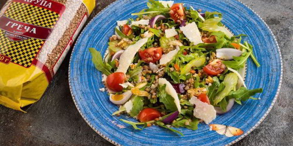 Как приготовить салат из гречки с копченой курицей и томатами