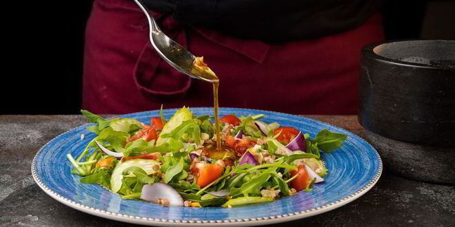 Рецепт салата из гречки с копченой курицей и томатами