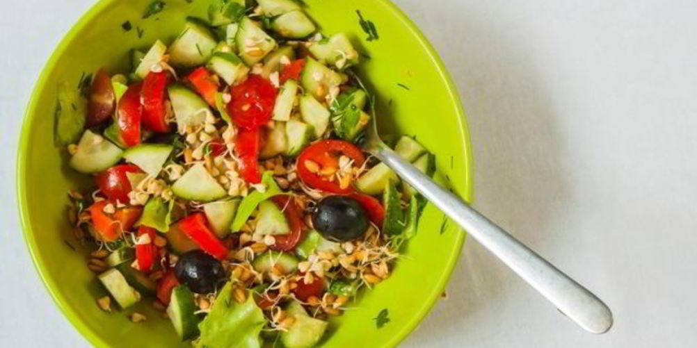 Как приготовить салат из зеленой гречки