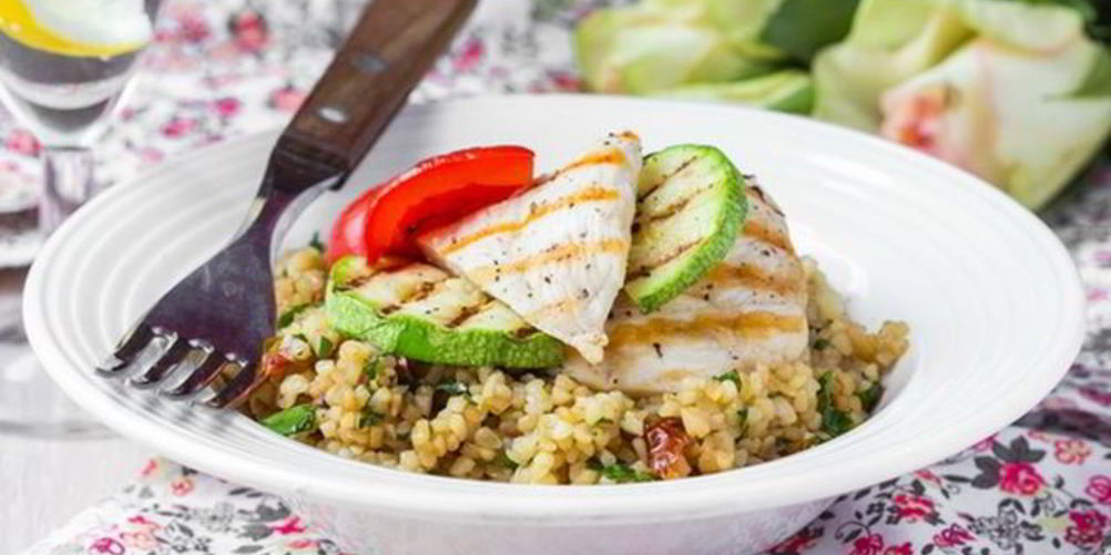 Как приготовить салат с кускусом и курицей по-гречески