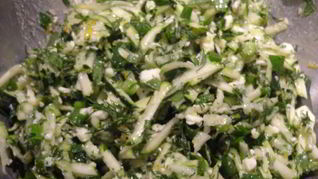Рецепт Салата с цукини, зеленью и фетой по-гречески