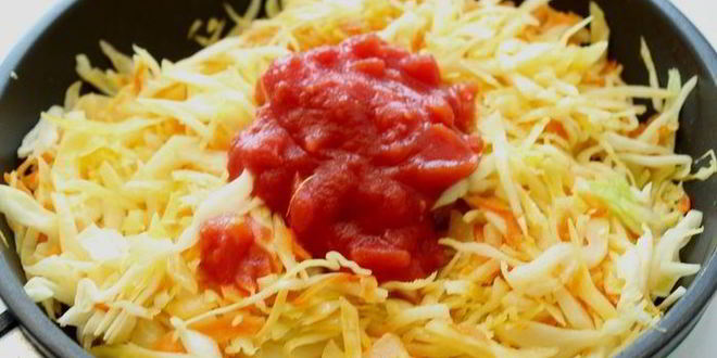 Рецепт капусты с чечевицей и колбасками