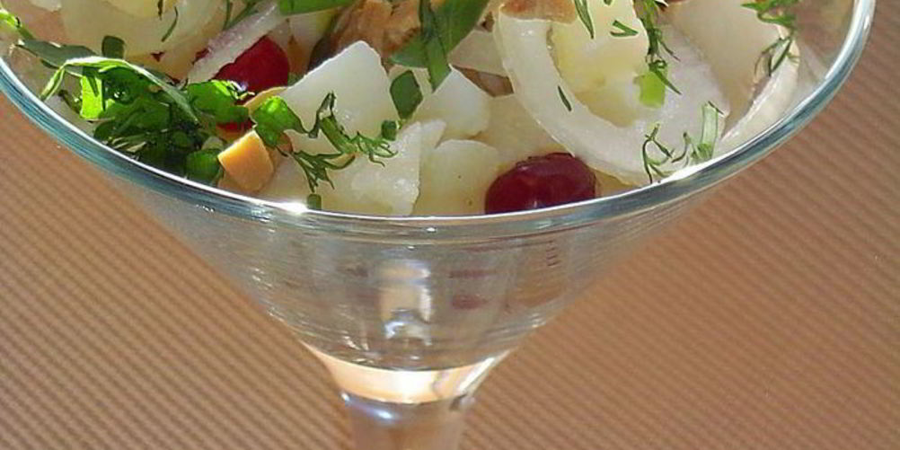 Как приготовить картофельный салат с грибами и клюквой